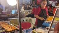 Untuk muslim traveler tak perlu takut bertanya apakah makanan tersebut halal atau non-halal. Biasanya makanan halal memiliki logo di depan kios atau tulisan halal. (bonauli/detikcom)