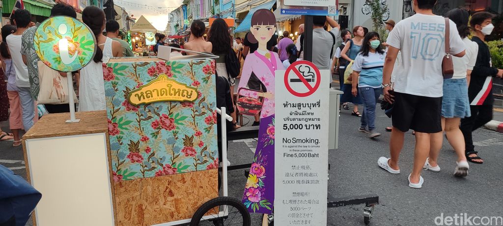 Sunday Night Market di Old Phuket Town, Phuket