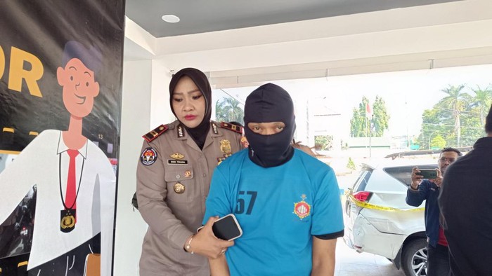 Tampang perusak mobil di Stadion Pakansari Bogor