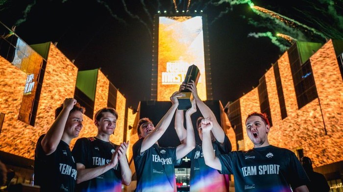 Kompetisi internasional Dota 2, Riyadh Masters 2023, resmi berakhir. Gelar juaranya berhasil diperoleh Team Spirit dan bawa pulang uang tunai Rp 75 miliar.