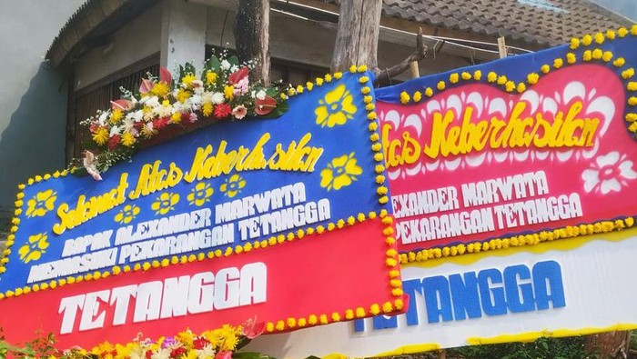Teror Kiriman Bunga Memasuki Perkarangan Tetangga