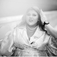 Selama sebulan ini kemajuannya cukup bagus. Shindy Samuel mengakui berat badannya turun hingga 34 kg.“Alhamdulillah progres-nya berjalan lancar, tadi malam aku timbang di story itu 110 kg dari 144 kg. Jadi 34 kiloan turun, awalnya 140 seluruhnya, ujar Shindy seperti dikutip dari DetikHot. Foto: Instagram