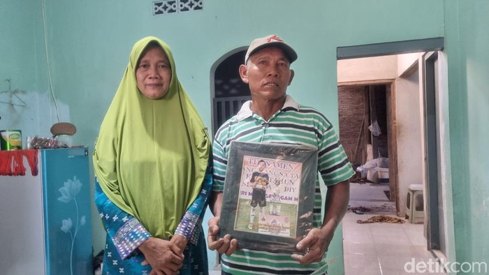 Tugiyo, ayah David Lucky Hermawan yang lolos seleksi bintara polisi Polda Daerah Istimewa Yogyakarta (DIY), Senin (31/7/2023).