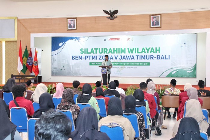 Wakil Ketua MPR RI Hidayat Nur Wahid (HNW) mengajak para mahasiswa, kaum terpelajar, dan generasi milenial, utamanya Badan Eksekutif Mahasiswa Perguruan Tinggi Mahasiswa Muhammadiyah-Aisyiyah Indonesia (BEM PTMAI) agar turut aktif mendukung bonus demografi Indonesia Emas 2045 melalui orientasi ber-Pancasila.