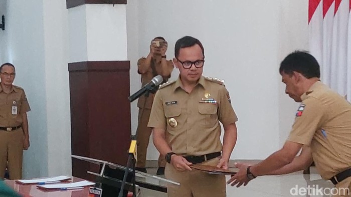 Walkot Bogor Bima Arya mengaku sudah mendapat laporan hasil tim khusus yang dibentuk untuk menelusuri kecurangan PPDB sistem zonasi. (M Sholihin/detikcom)