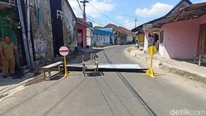 Warga di Bangkalan blokade jalan gegara masalah sampah