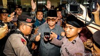 Panji Gumilang tiba di gedung Bareskrim Polri, Jalan Trunojoyo, Jakarta, Selasa (1/8/2023). Panji bakal diperiksa terkait kasus penodaan agama.