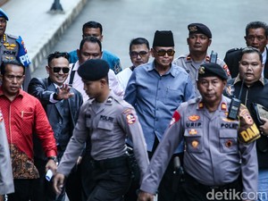 Fakta-fakta Panji Gumilang yang Ingin Bartobat