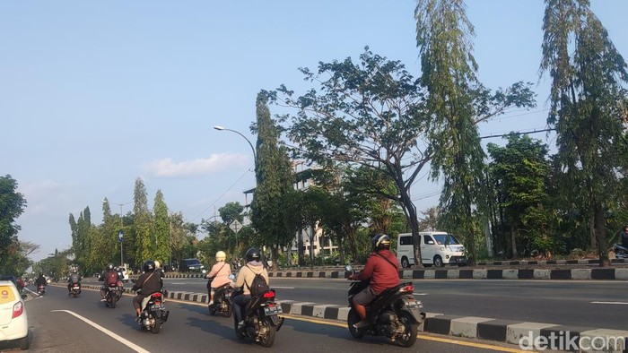 Area Ring Road Utara barat UTY, Selasa (1/8/2023). ORI DIY menyoroti 160 lampu penerangan jalan di Ring Road Sleman mati.