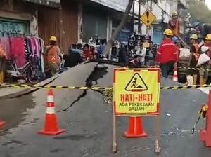 Penjelasan PDAM Sebab Aspal Meletek Jadi Gunungan di Pasar Kembang Surabaya