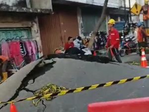 Tanda-tanda Aspal Meletek di Pasar Kembang Muncul Sejak Sehari Sebelumnya