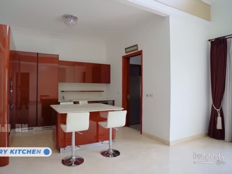 Cantiknya Dapur di Rumah Baru Fuji Bernuansa Putih dan Cokelat