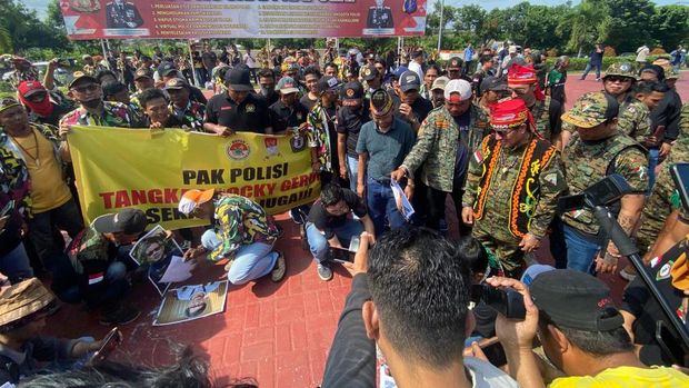 Demo protes ucapan Rocky Gerung di Balikpapan