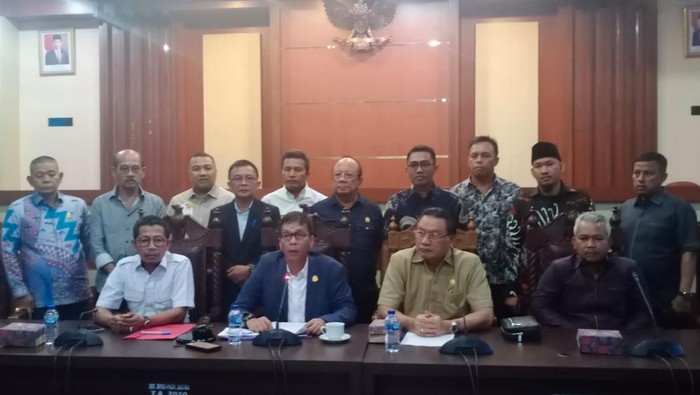 DPRD Sultra saat mengumumkan tiga nama usulan Pj Gubernur.