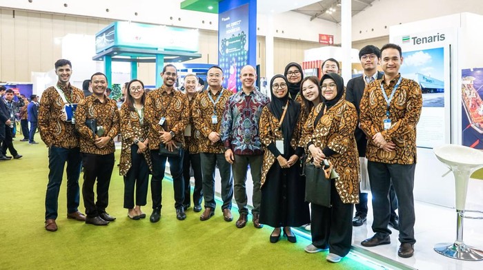 Dukungan Transisi Energi Menuju Dunia Berkelanjutan Arif B Syamra, Sales Senior Manager, mempresentasikan layanan Rig Direct®️ kepada para pengunjung di booth Tenaris dalam gelaran Indonesian Petroleum Association Convention and Exhibition (IPA Convex) 2023 di ICE BSD, Tangerang, Rabu (26/7/2023).