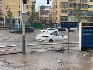 Dunia Hari Ini: Banjir di China Akibat Topan Doksuri Sebabkan Kekacauan