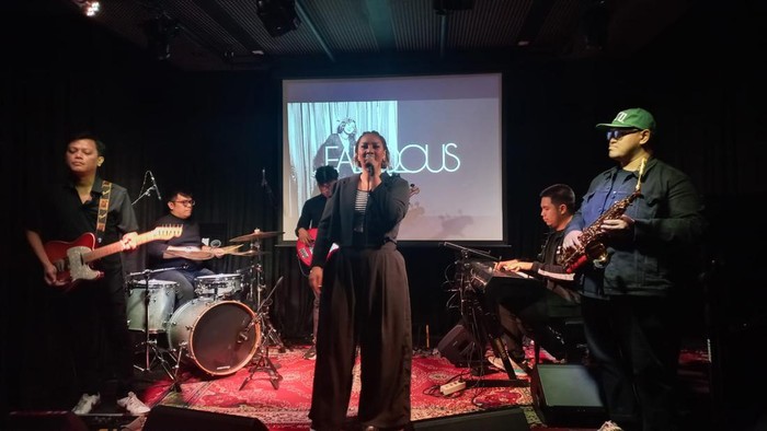 Fabiolous merilis lagu Love Phobia versi remix.