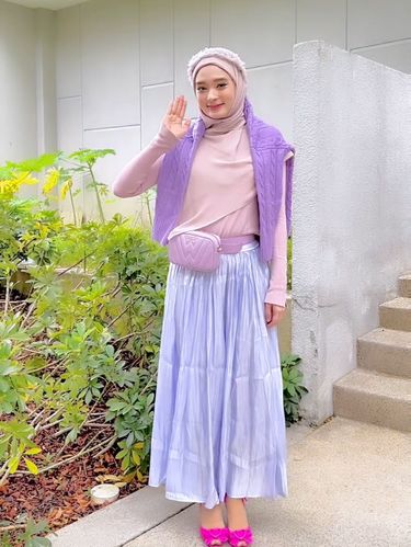 Gaya Inara Rusli jadi barbie Gaya Inara Rusli jadi barbie pilihan outfitnya bisa menjadi inspirasi bagi muslimah lainya.