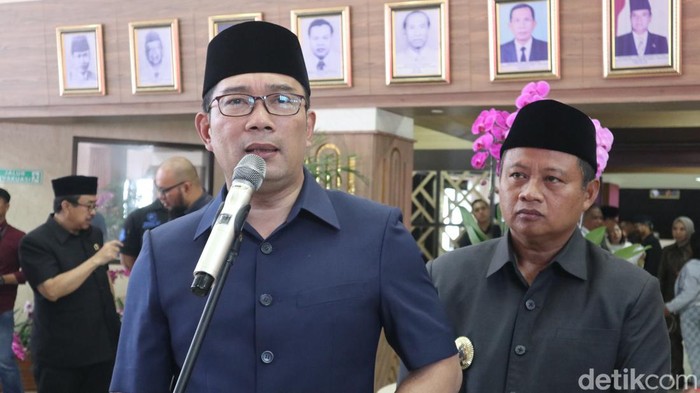 Gubernur Jabar Ridwan Kamil dan Wagub Jabar Uu Ruzhanul Ulum.