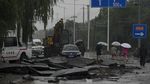 Jalanan di Beijing Mengelupas Diterjang Banjir