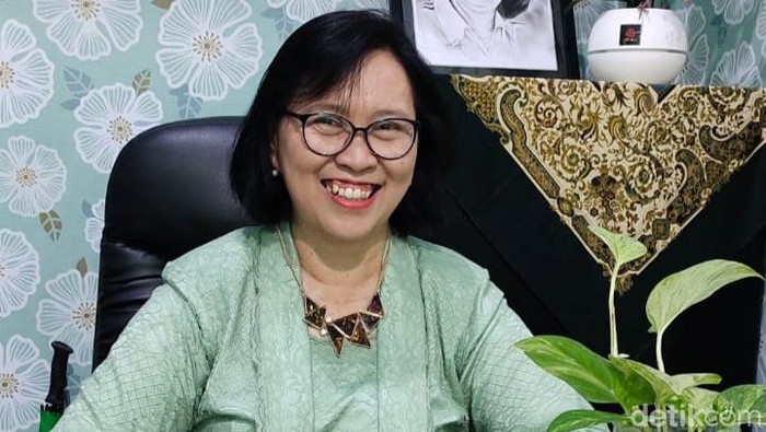 Kadinkes Kab Blitar, Christine Indrawati.