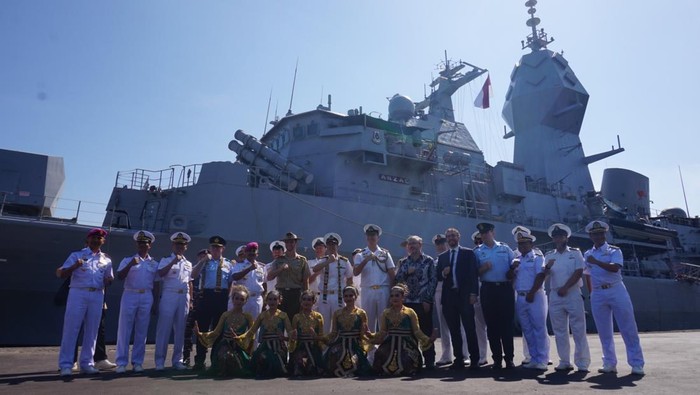 Kapal perang Australia sandar di Pelabuhan Tanjung Perak Surabaya