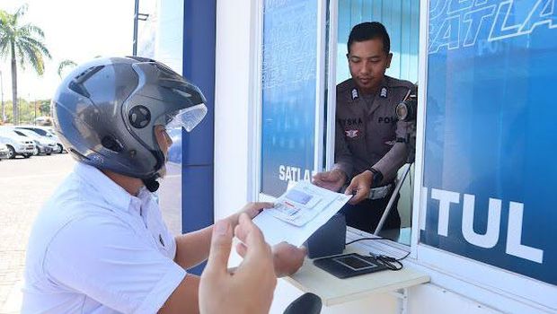 Layanan perpanjangan SIM drive thru di Polres Bantul.