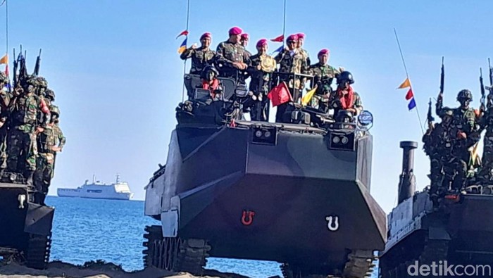 Mahfud Md hadiri latihan perang TNI di Situbondo