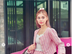 8 Foto Penyanyi Malaysia Viral Buka Hijab, Dihujat Netizen Tapi Makin Populer