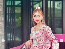 8 Foto Penyanyi Malaysia Viral Buka Hijab, Dihujat Netizen Tapi Makin Populer