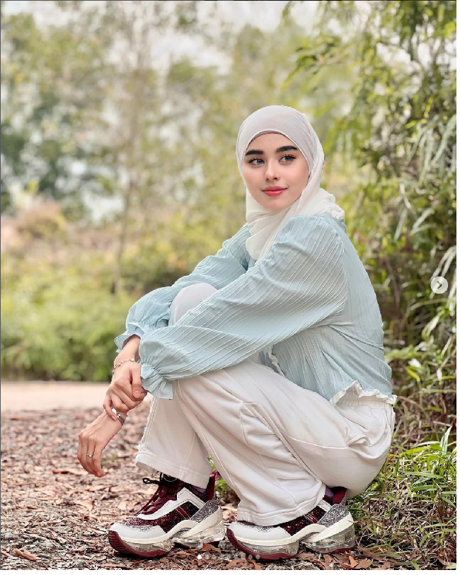 Masya Masyitah meraih popularitas setelah memenangkan kontes nyanyi Ceria Popstar pada 2014. Piawai berbahasa Mandarin, dia pun memenangkan kompetisi Festival Muzik Antarbangsa di Hong Kong pada 2016. Foto: Dok. Instagram masyitah_masya