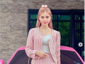 Penyanyi Malaysia Dihujat Buka Hijab, Leher Putih dan Rambut Pink Disorot
