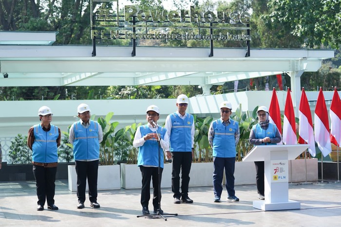 Mensesneg Resmikan Revitalisasi Kelistrikan di Istana Kepresidenan