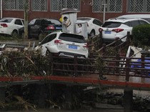 Mobil-mobil Ini Rusak Gegara Banjir Dahsyat di China
