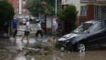 Mobil-mobil Ini Rusak Gegara Banjir Dahsyat di China