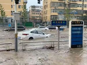 11 Orang Tewas dan 27 Hilang Akibat Banjir di Beijing