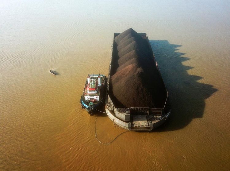 Pendangkalan Sungai Batanghari Hambat Lalu Lintas Angkutan Pertambangan