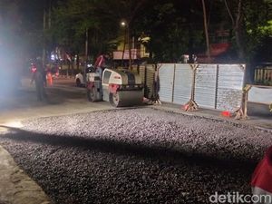 Jalan Meletek Jadi Gunungan di Pasar Kembang Surabaya Telah Rata Kembali