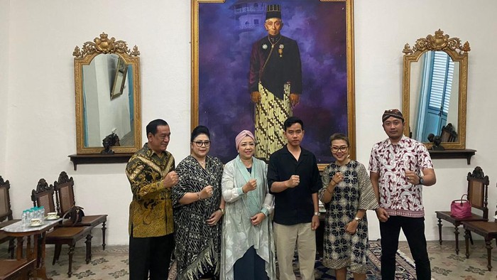 Pertemuan Wali Kota Solo Gibran Rakabuming Raka, dengan Lembaga Dewan Adat (LDA) Keraton Kasunanan Solo, Selasa (1/8/2023).