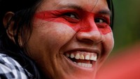 Karena hutannya dirusak, Suku Waorani suka menyerang para penebang liar. Sebenarnya, mereka tidaklah berbahaya dan tidak akan menyerang kalau hutannya tidak dirusak.  