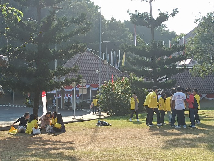 Potret Maba UI Ambil Jaket Kuning Potret Maba UI Ambil Jaket Kuning