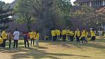 Momen Kegembiraan Maba UI Ambil Jaket Kuning