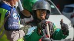 Priiit! Polisi Tilang Penerobos Jalur TransJ Arteri Pondok Indah