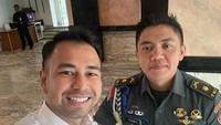 Raffi Ahmad bersama ajudan Menhan Prabowo Subianto. (Foto: instagram Raffi Ahmad)