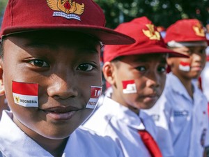 Kemdikbud Rilis Panduan Upacara Bendera di Sekolah, Siswa-Guru Simak Ya!