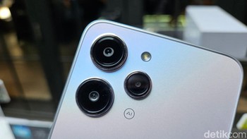 Redmi 12 membawa kamera 50 MP bersanding lensa ultra-wide 8 MP dan makro 2 MP. Foto: Adi Fida Rahman/detikINET