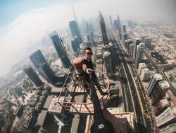 Aksi Remi Lucidi Taklukkan Gedung Pencakar Langit Sebelum Tewas Terjatuh