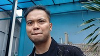 Tadi kita sudah mencoba menghubungi Reza Smash tapi jawabannya no comment, kata Feni Rose, host Rumpi, Trans TV, Jakarta Selatan, Rabu (3/6/2026). Foto: Febriyantino/ detikHOT
