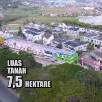 Namanya Haji Ayi Sulaeman. Memiliki lahan yang luasnya hampir 7,5 hektare di Bandung Timur, ia memanfaatkannya untuk mendirikan komplek rumah. (Foto: YouTube/Trans7 Official)