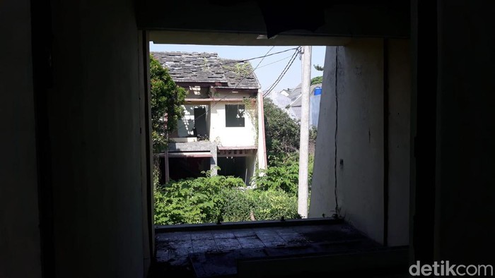 Rumah Mewah Terbengkalai Rumah Mewah Terbengkalai